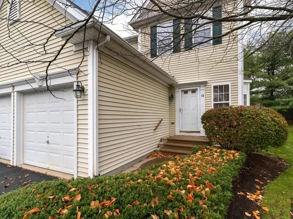 18 Bagnell Dr Unit 3, Pembroke, MA 02359