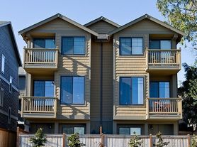 6531 35th Ave NE