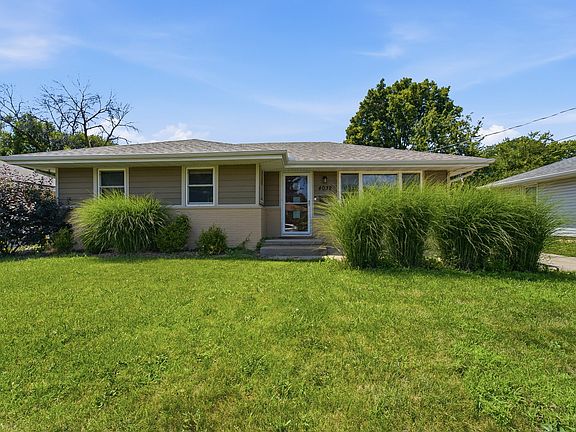 2nd image of 4032 Manor Ln
