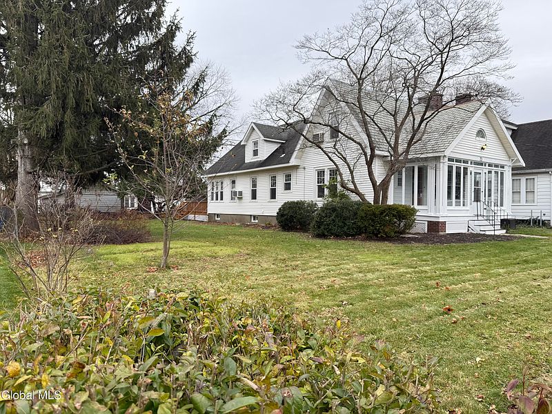 2nd image of 23 Rose Court
