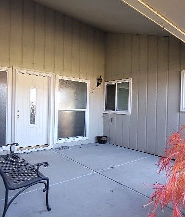 4th image of 1018 SE Grace Ave