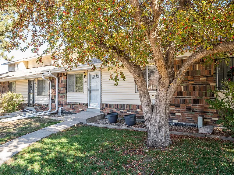 954 S Miller St — Photo 2