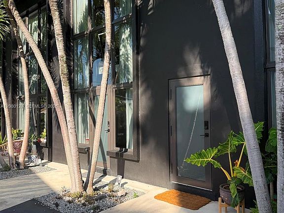 4th image of 1040 NE 78th Street Rd APT 5