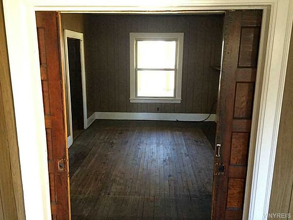 3rd image of 184 Crowley Ave