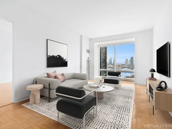 845 United Nations Plaza image 1 of 17