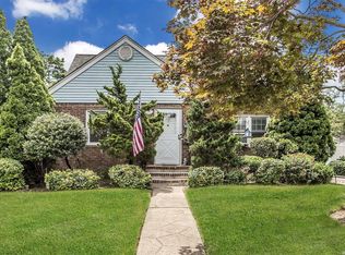 1700 Farragut Rd, Merrick, NY 11566