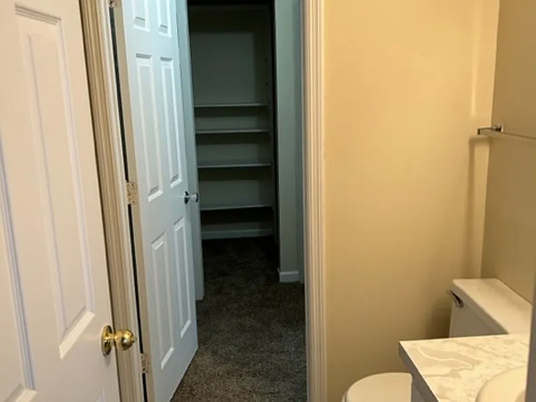 481 Woodview Dr — Photo 17