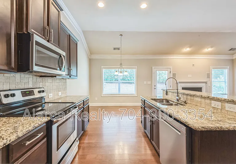 1016 Ridgehaven Rd — Photo 4