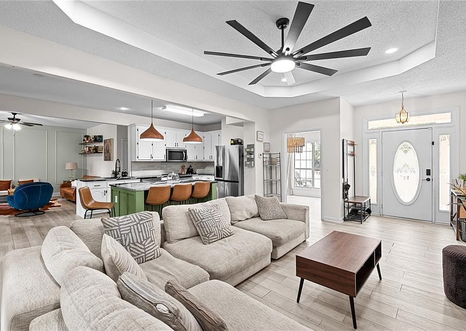 1st image of 386 Waterfront Dr