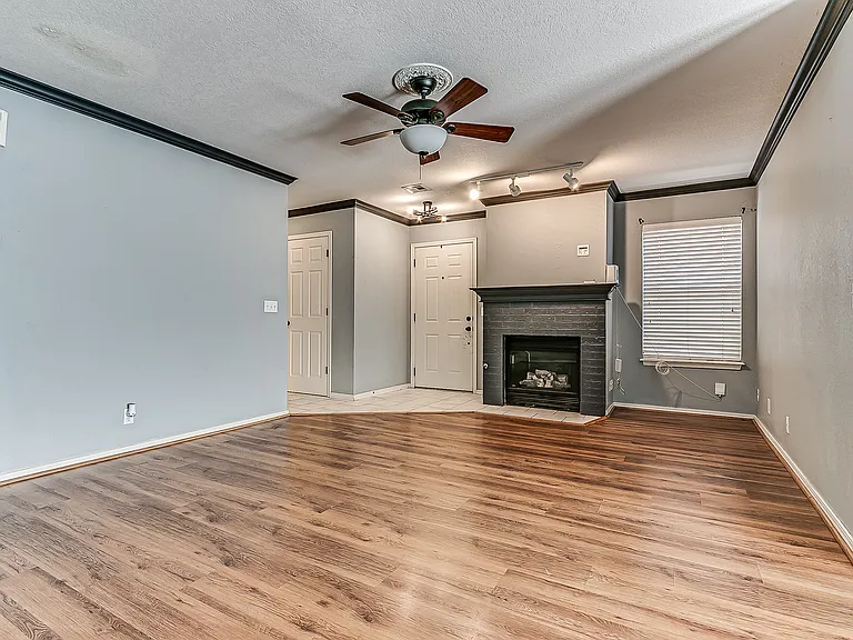 323 Potomac Dr — Photo 9