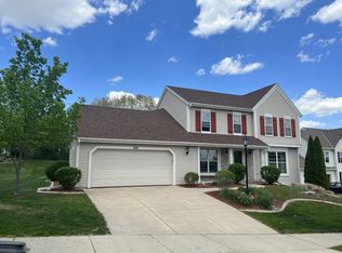 926 Parkton Dr, Waukesha, WI 53189