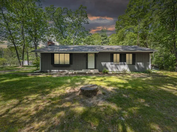 8609 Hankerd Rd, Gregory, MI 48137