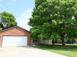 75 Maple Ct, Hebron, IN 46341