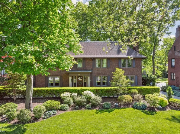2710 Fairmount Blvd, Cleveland Heights, OH 44106