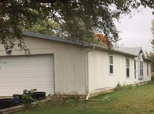 210 W Oak St, Madison, KS 66860