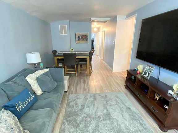 5th image of 196 Regis Dr