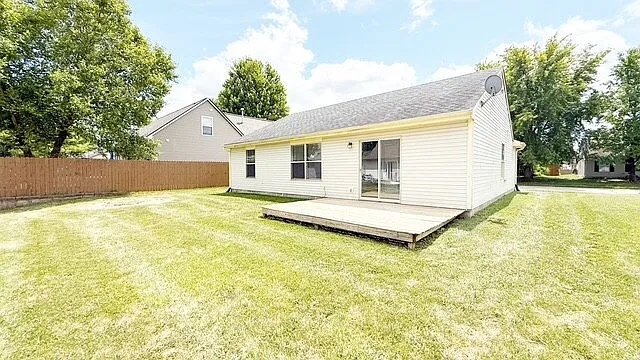 720 Rose Ln — Photo 2