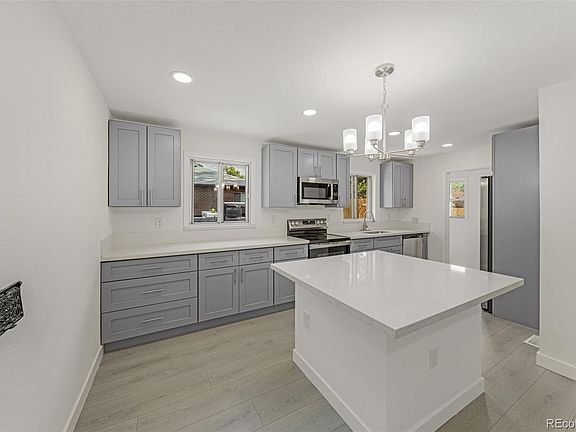2nd image of 2921 Jasmine Street