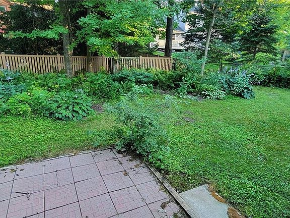 4th image of 100 Niblick Cir
