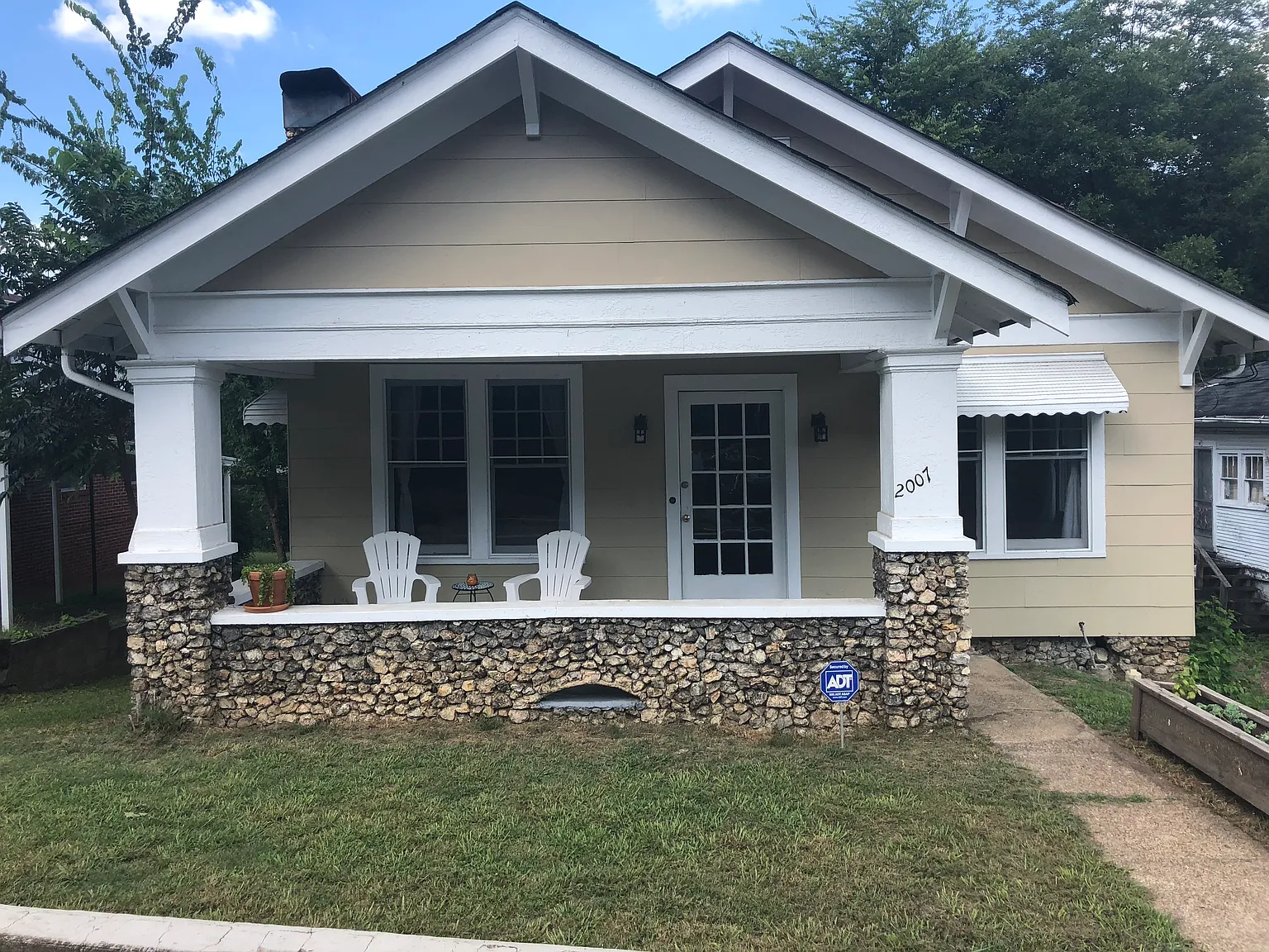 3 bed, 1100 sqft, $1,800 — Photo 2