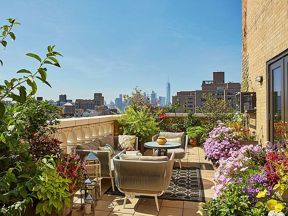 3rd image of 161 W 16th St APT 17A