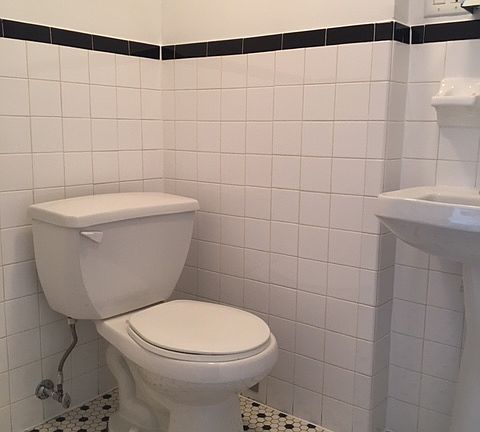 4th image of 317 E 9th St APT 7