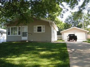 430 41st St NE, Cedar Rapids, IA 52402