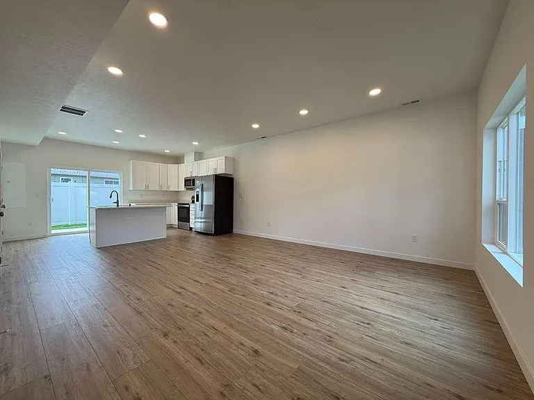3925 E 32nd Ave #3 — Photo 3