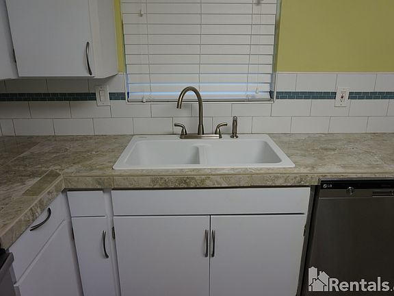 4th image of 611 Oriole Dr