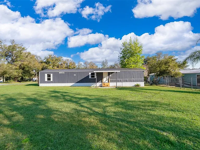 101 Caroline Ave — Photo 2
