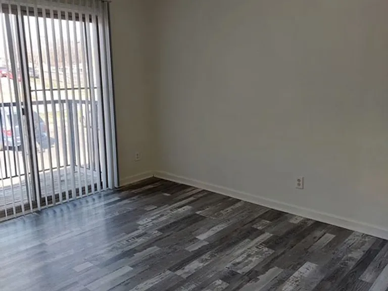 2250 S Oliver Ave — Photo 23