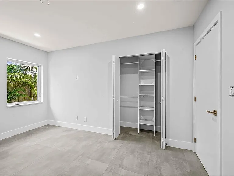 828 NE 17th Way — Photo 20