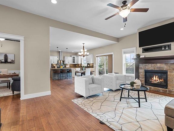 3rd image of 1060 Grouse Ct