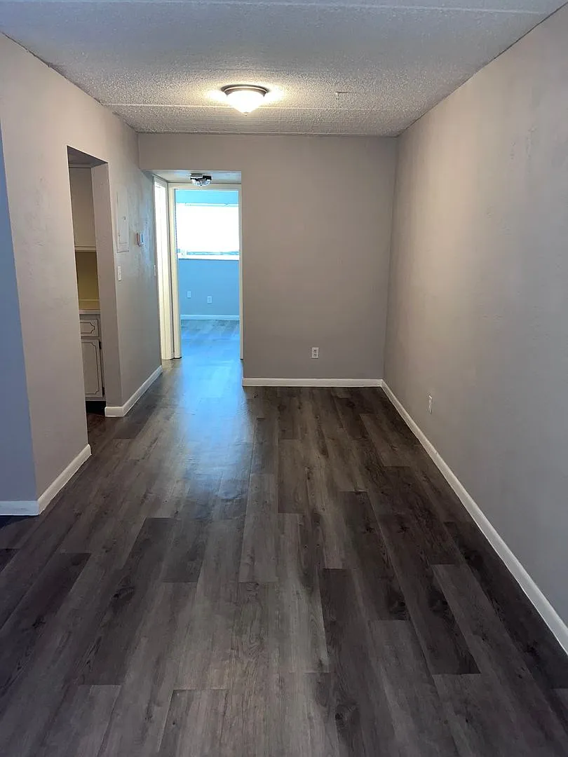 1 bedroom apartment with $1.00 Security Deposit with Approved Credit. — Photo 4