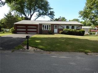 2521 Green Acres Dr, Allentown, PA