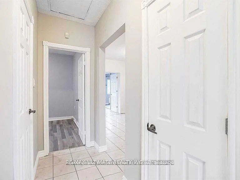 745 Coxwell Ave #UPPER — Photo 13