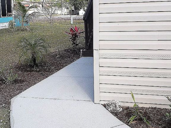 5th image of 238 Lucerne Ave