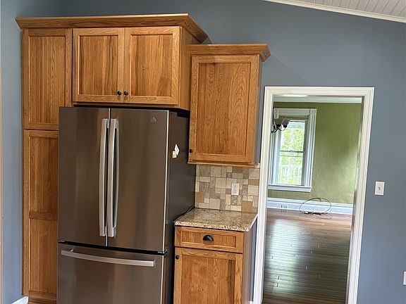 4th image of 160 Royal Oak Dr