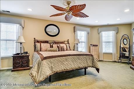 5th image of 135 Shinnecock Dr