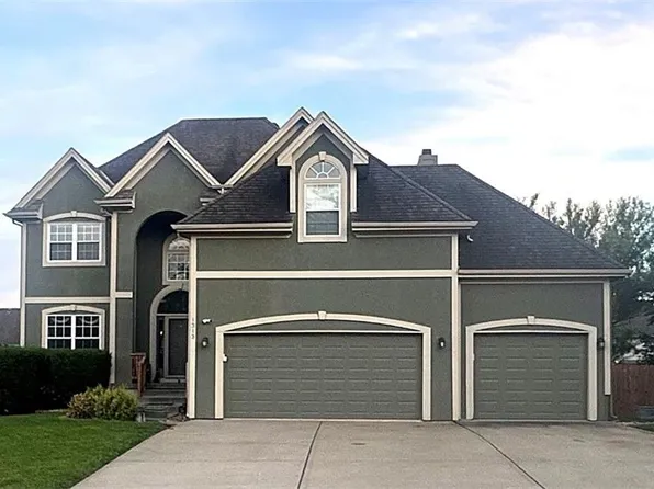 1313 SW Pebble Ln, Lees Summit, MO 64082