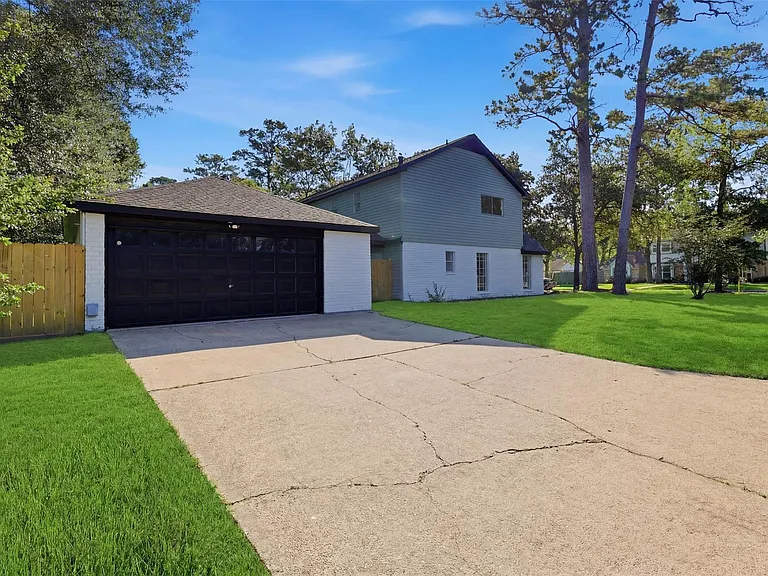 3930 Cypress Hill Dr — Photo 4