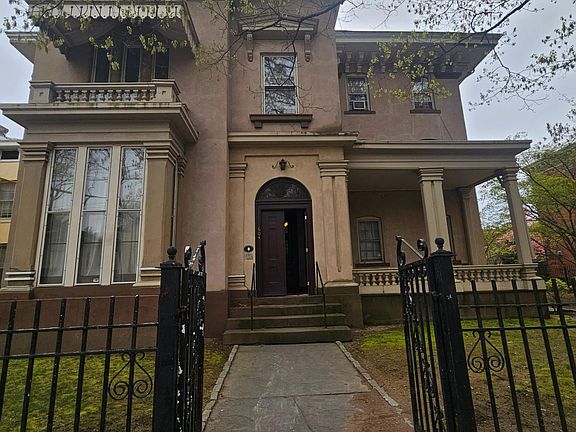 2nd image of 604 Chapel St APT 5