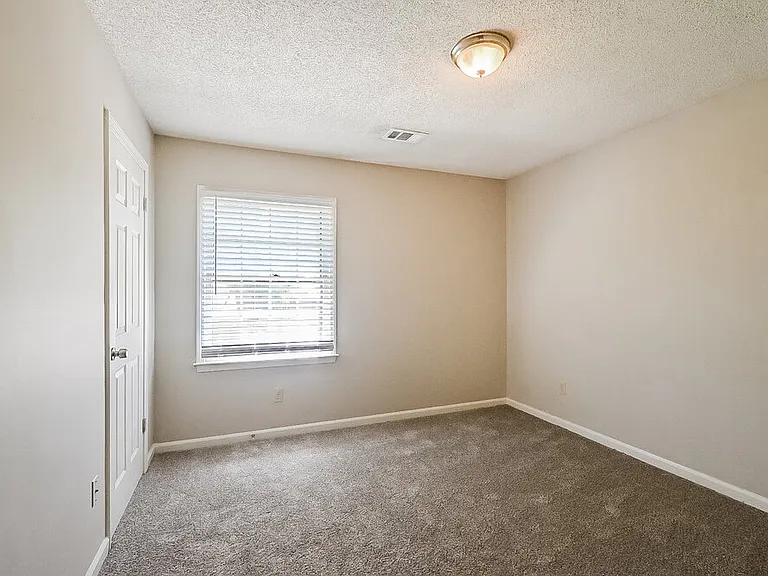 7363 Richmond Rd — Photo 15