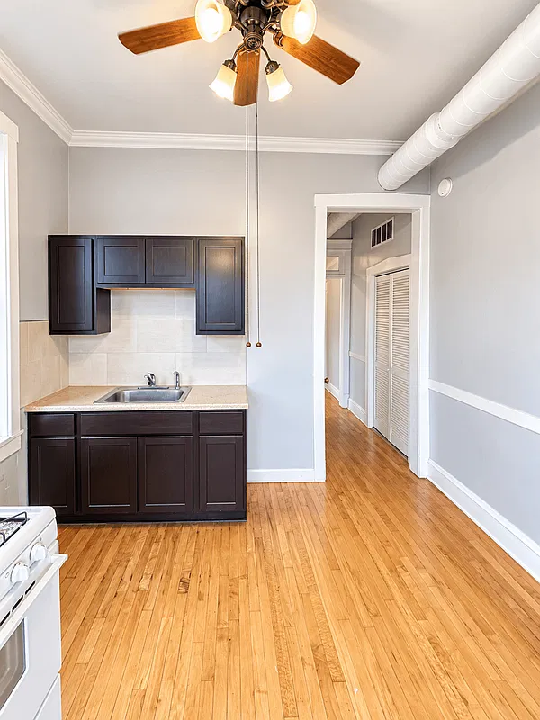 2 bed, 1.0 bath, $1,250 — Photo 2