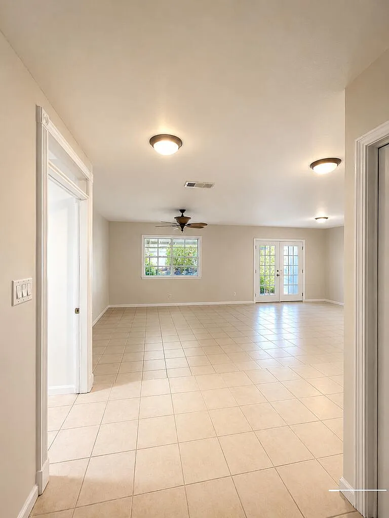 3 bed, 2.0 bath, 1701 sqft, $1,900 — Photo 2