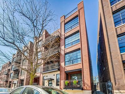 1232 N Bosworth Ave #202, Chicago, IL, 60642