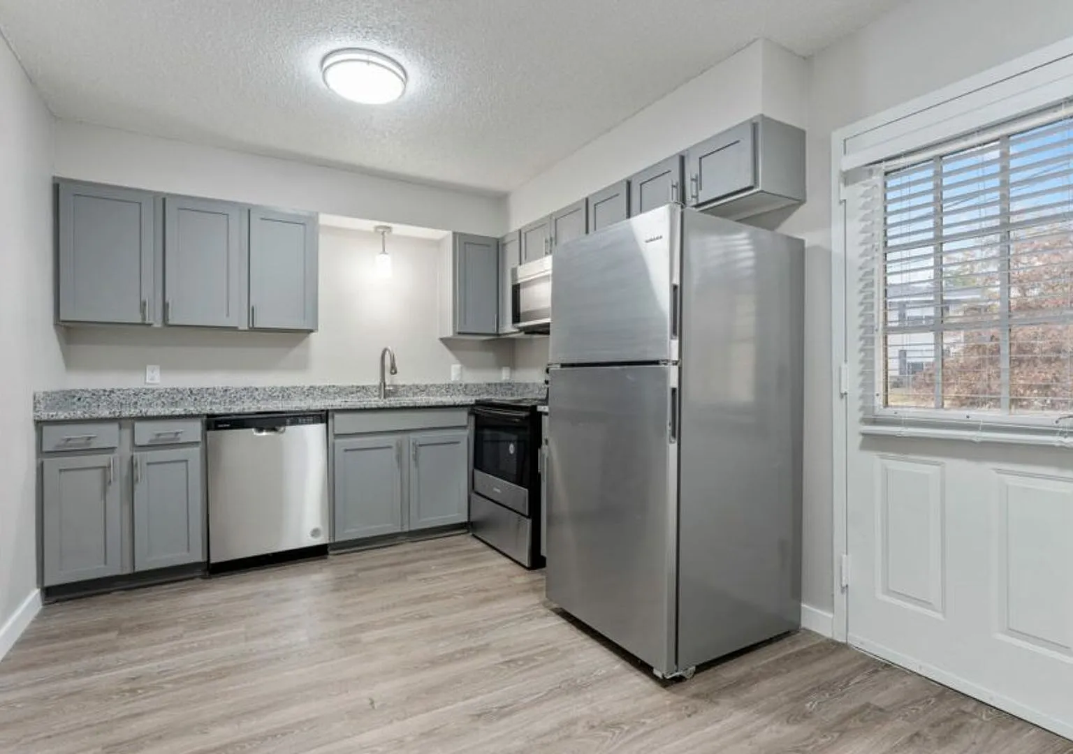 The Avenue Apartments — Photo 1