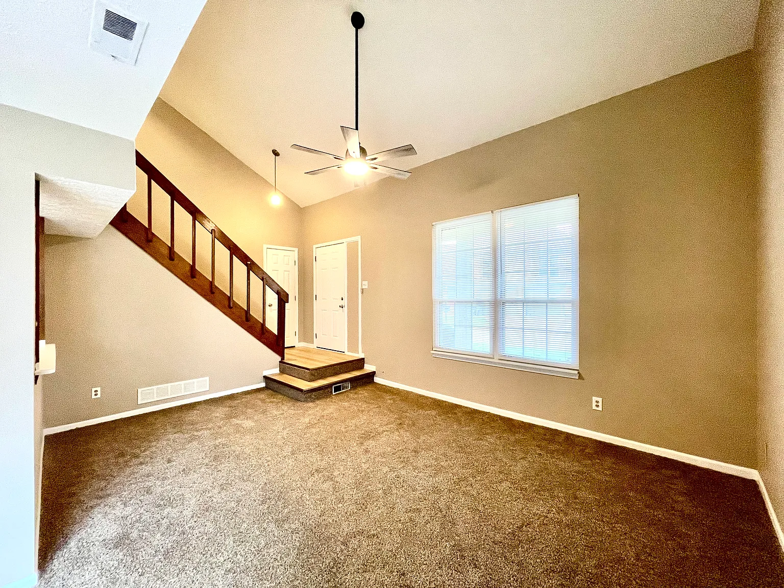2 bed, 1.5 bath, 965 sqft, $1,245 — Photo 3