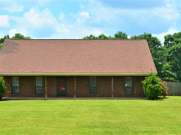 215 Bryant Rd, Elmore, AL 36025