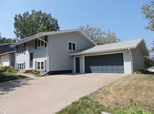 1705 10th Ave SE, Mandan, ND 58554